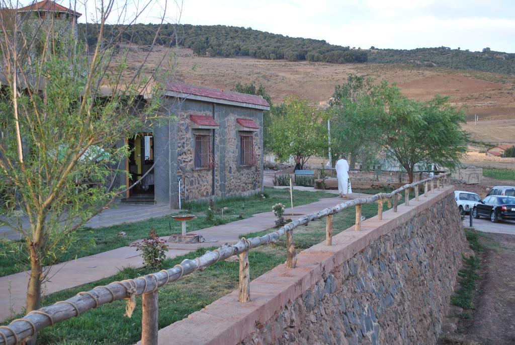 Hotel Tamanoucht à Ifrane  Extérieur photo